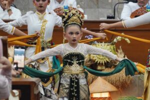 Rangkaian Peringatan HJG ke-213: Bupati Garut Gaungkan Semangat Gumiwang, Tanjeur, Dangiang pada Paripura DPRD Garut