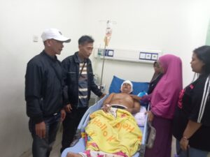 ‎Warga Terjatuh di Jembatan Gantung Sukabakti, Kades dan Tokoh Masyarakat Desak Perbaikan Segera