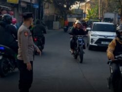 Pelayanan di Pertigaan Munjul, Unit Samapta Polsek Baleendah Atur Lalu Lintas
