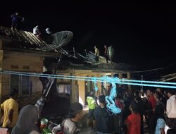 Diduga Korsleting Listrik, Rumah Dua Lantai di Pakenjeng Terbakar